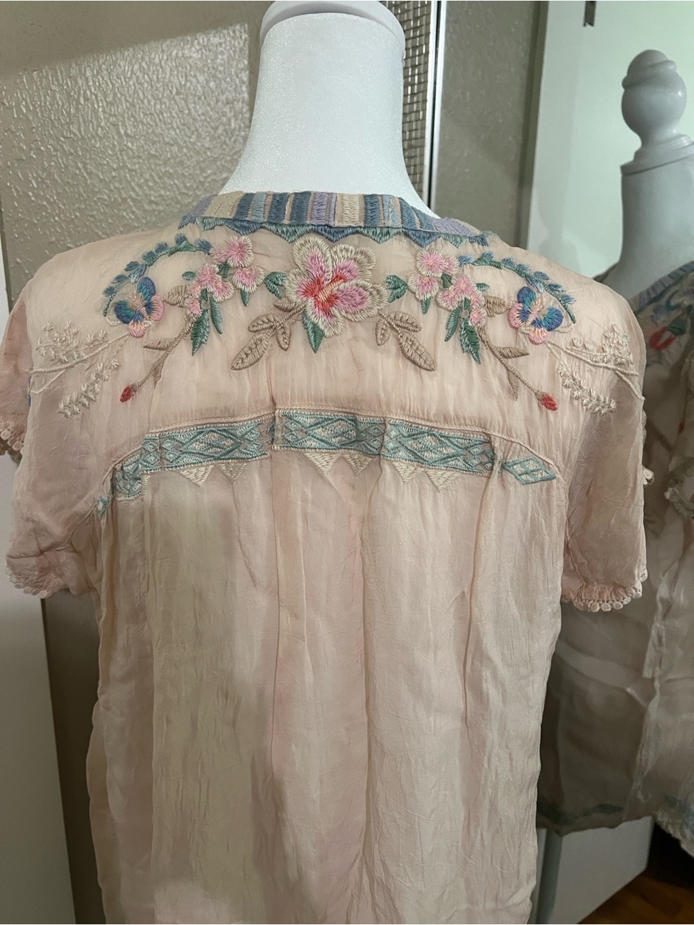 Johnny Was Cream Embroidered Floral Short Sleeve Tunic - Picture 5 of 6